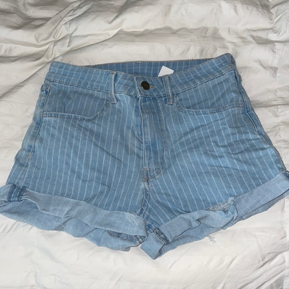H&M shirt high waisted shorts